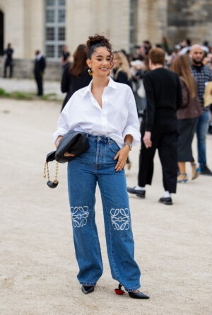 jeans-de-loewe-con-zapatos-de-tacC3B3n-street-style-primavera-verano-2024.jpg